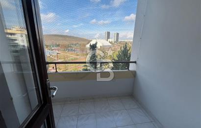 TUNAHAN'DA SUTEK SİTESİNDE SATILIK BÜYÜK TİP METRO YAKINI 2+1