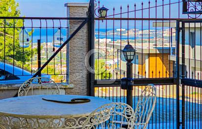 KUŞADASINDA HER KATINDAN DENİZ MANZARALI 7+2 MÜSTAKİL VİLLA