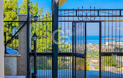 KUŞADASINDA HER KATINDAN DENİZ MANZARALI 7+2 MÜSTAKİL VİLLA