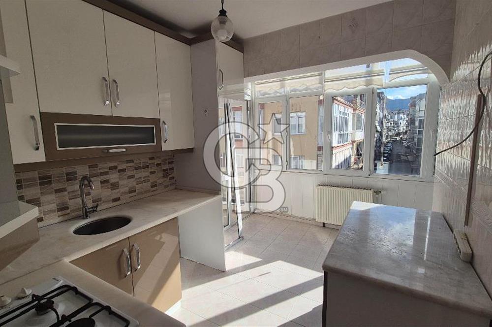 Balçova Onur Mahallesi Merkezi Yerde Bakımlı Kiralık 4+1 Daire