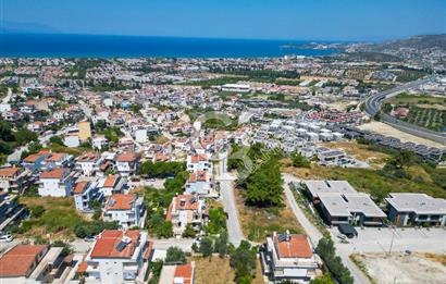 KUŞADASI MERKEZDE DENİZ MANZARALI SATILIK VİLLA İMARLI ARSA