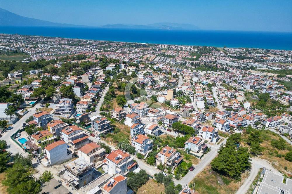 KUŞADASI MERKEZDE DENİZ MANZARALI SATILIK VİLLA İMARLI ARSA