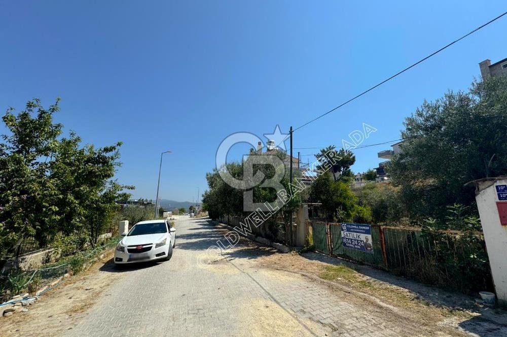 KUŞADASI MERKEZDE DENİZ MANZARALI SATILIK VİLLA İMARLI ARSA