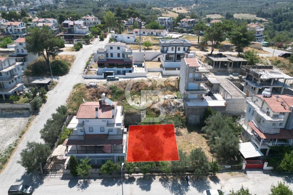 KUŞADASI MERKEZDE DENİZ MANZARALI SATILIK VİLLA İMARLI ARSA