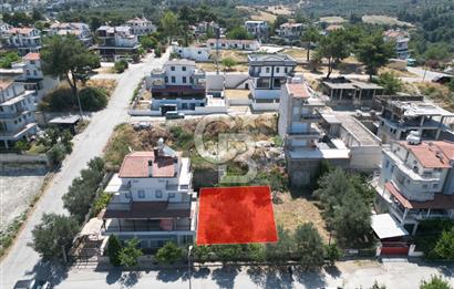 KUŞADASI MERKEZDE DENİZ MANZARALI SATILIK VİLLA İMARLI ARSA