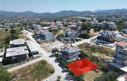 KUŞADASI MERKEZDE DENİZ MANZARALI SATILIK VİLLA İMARLI ARSA