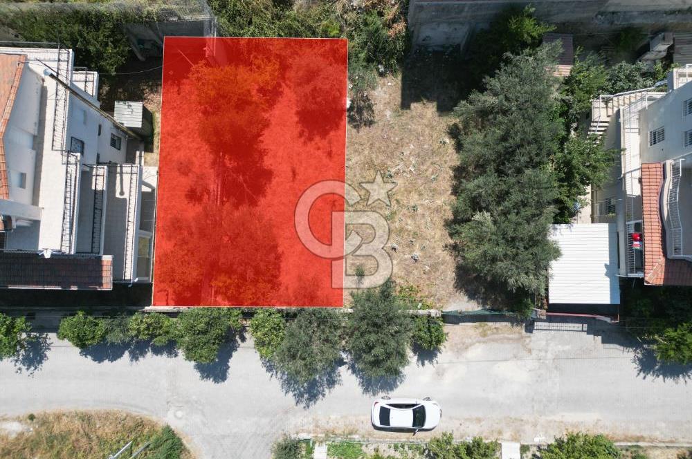 KUŞADASI MERKEZDE DENİZ MANZARALI SATILIK VİLLA İMARLI ARSA