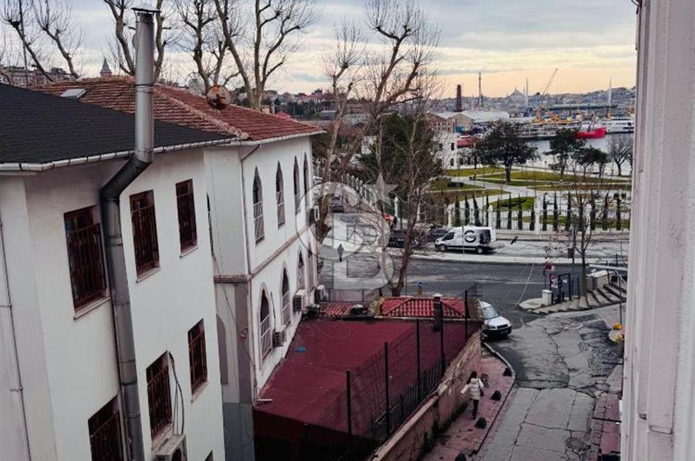 Beyoğlu Kasımpaşa'da 2+1 Kiralık Boş Daire 