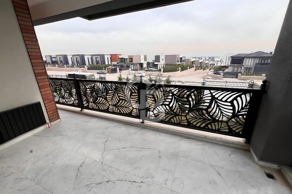 Yeni Bağlıca’da Manzaraya Hakim 6+1 Satılık Müstakil Villa