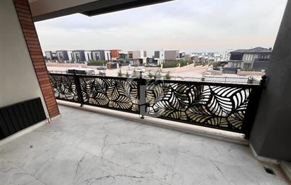 Yeni Bağlıca’da Manzaraya Hakim 6+1 Satılık Müstakil Villa