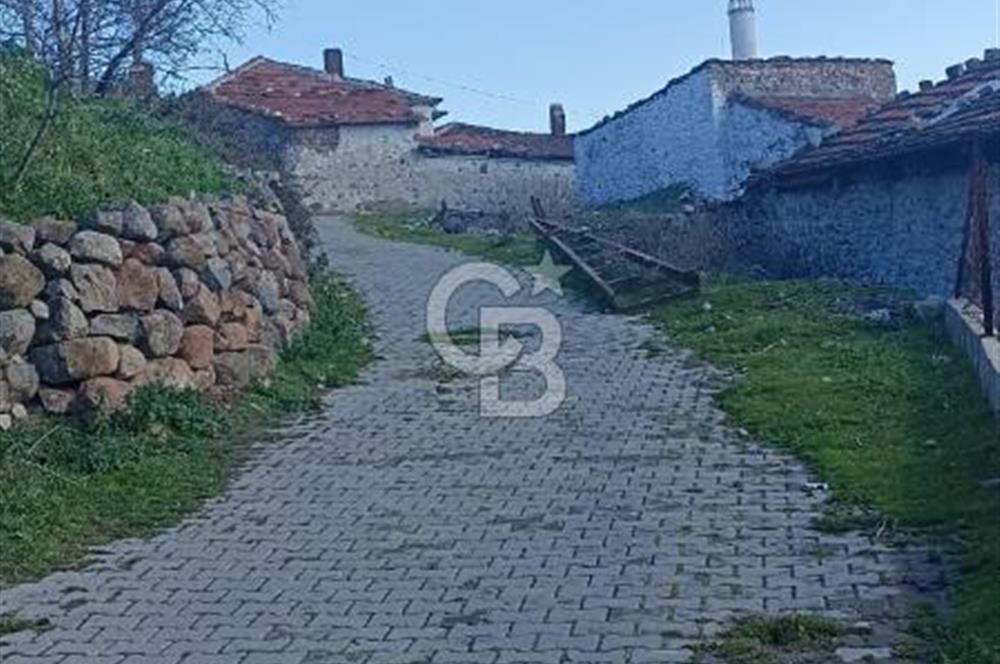 Bergamaya yakın köyde imarlı arsa