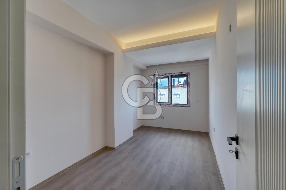 Ankara Cadde Üzeri Bölge Metro Yakını 3+1 Satılık Daire