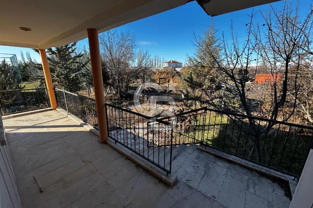 Çubuk'ta Müstakil Ev ve Arsası