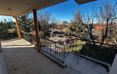 Çubuk'ta Müstakil Ev ve Arsası