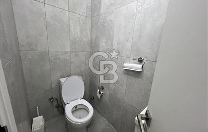 Karşıyaka Aksoy Mahallesi’nde Yüksek Görünürlüklü, 25 m² Satılık Dükkan