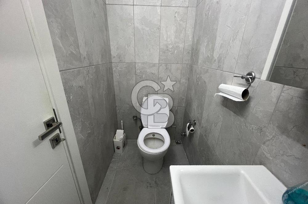 Karşıyaka Aksoy Mahallesi’nde Yüksek Görünürlüklü, 25 m² Satılık Dükkan