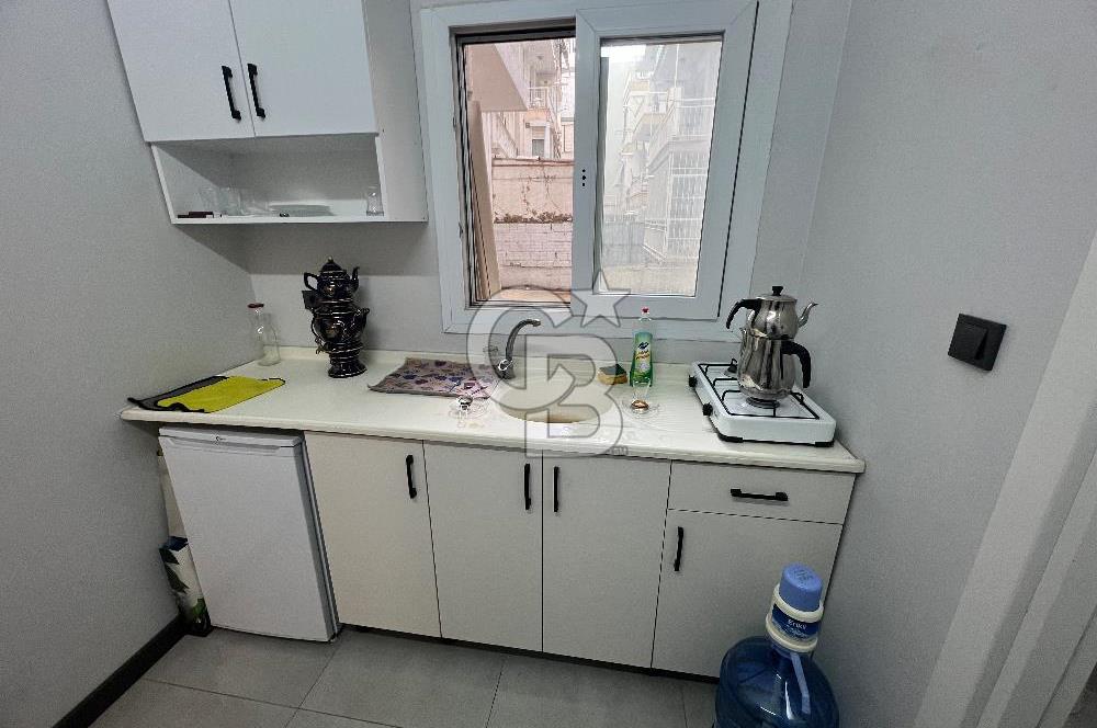 Karşıyaka Aksoy Mahallesi’nde Yüksek Görünürlüklü, 25 m² Satılık Dükkan