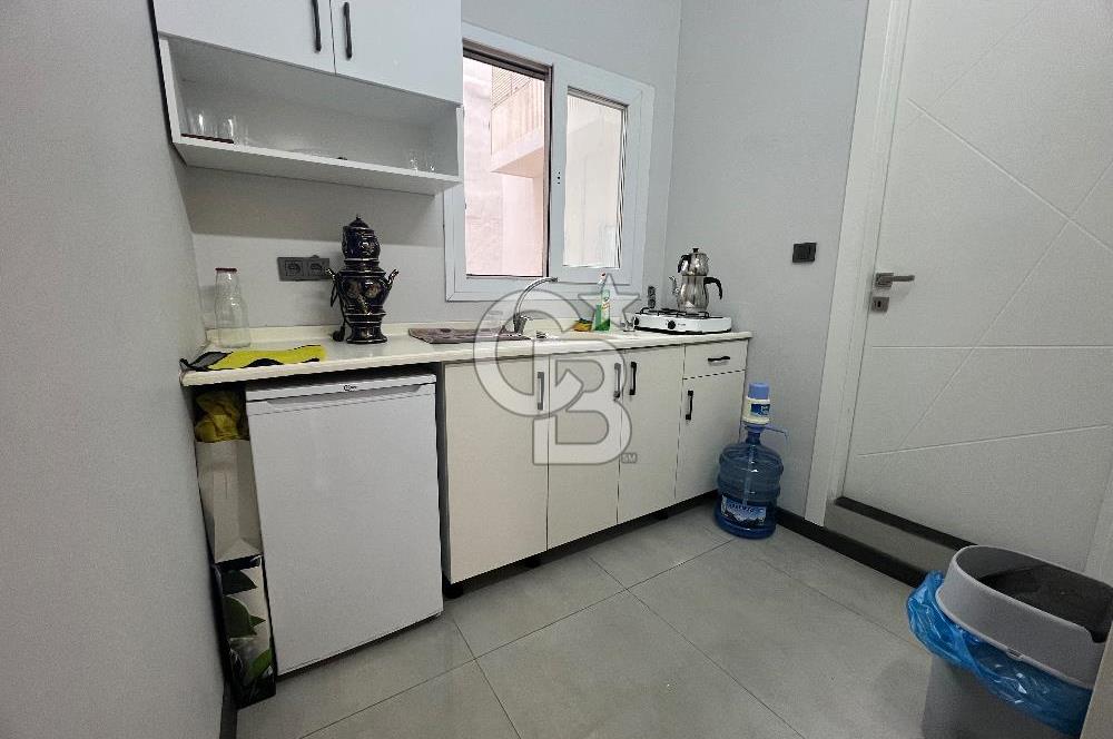 Karşıyaka Aksoy Mahallesi’nde Yüksek Görünürlüklü, 25 m² Satılık Dükkan