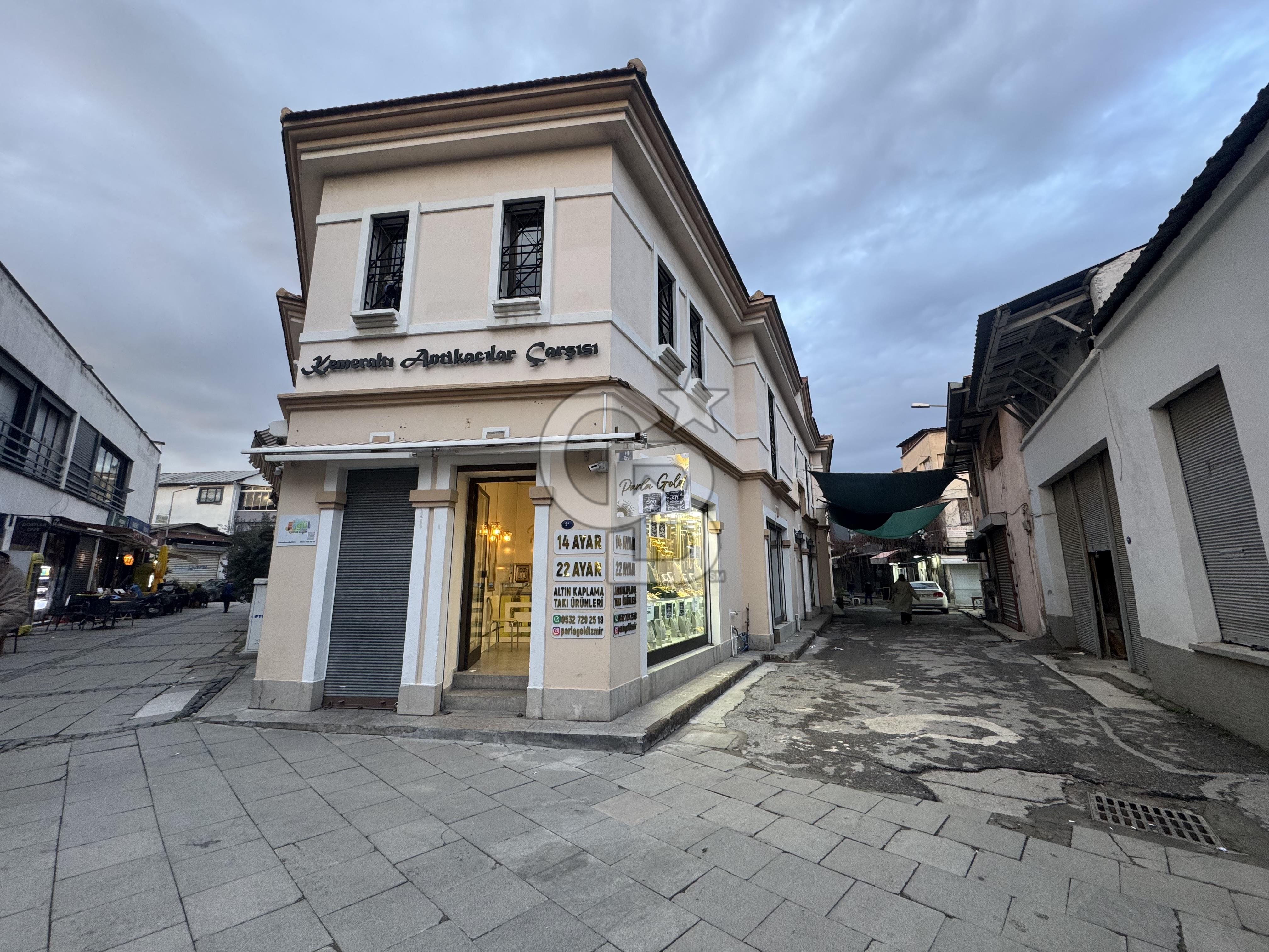 İZMİR, KEMERALTI, ANTİKACILARDA SU BAĞLANTILI 22 M2 DÜKKAN