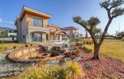 Müstakil Havuzlu Ateş Çukuru Bulunan 5+1 Satılık Villa