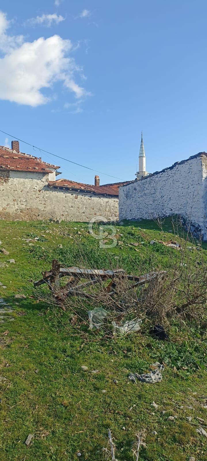 Bergamaya yakın köyde imarlı arsa