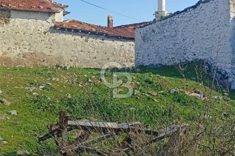 Bergamaya yakın köyde imarlı arsa