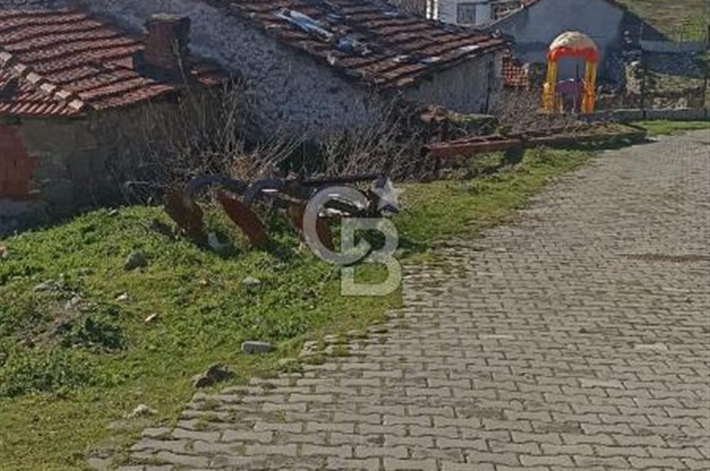 Bergamaya yakın köyde imarlı arsa