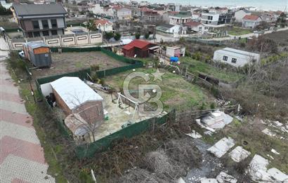 KARABURUN DA KONTEYNER VE BAHÇESİ OLAN DENİZ MANZARALI ARSA