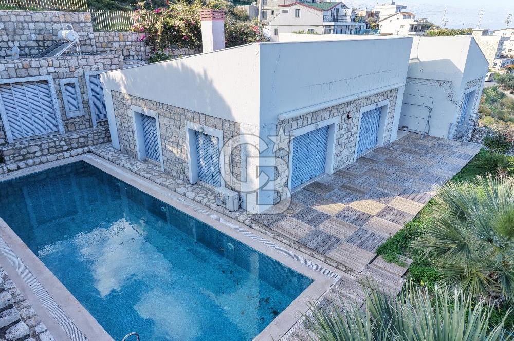 KARABURUN'DA MÜSTAKİL HAVUZLU FULL DENİZ MANZARALI 4+2 TAŞ VİLLA