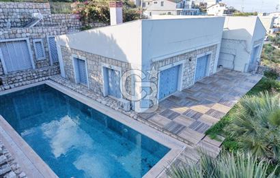 KARABURUN'DA MÜSTAKİL HAVUZLU FULL DENİZ MANZARALI 4+2 TAŞ VİLLA