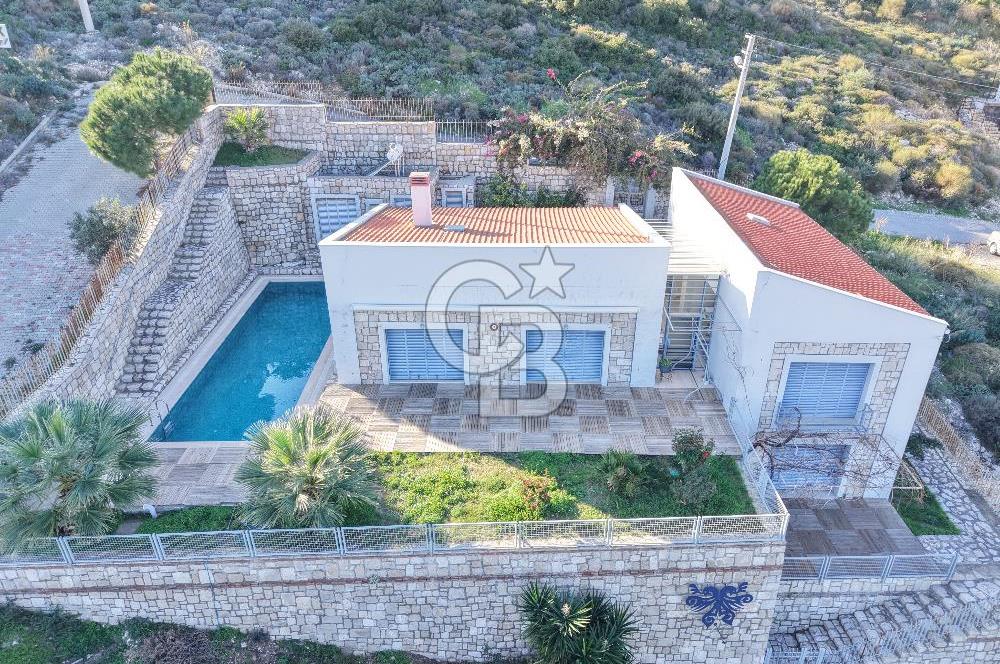 KARABURUN'DA MÜSTAKİL HAVUZLU FULL DENİZ MANZARALI 4+2 TAŞ VİLLA