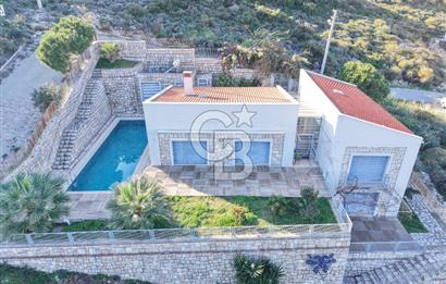 KARABURUN'DA MÜSTAKİL HAVUZLU FULL DENİZ MANZARALI 4+2 TAŞ VİLLA