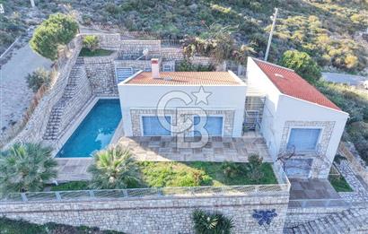 KARABURUN'DA MÜSTAKİL HAVUZLU FULL DENİZ MANZARALI 4+2 TAŞ VİLLA