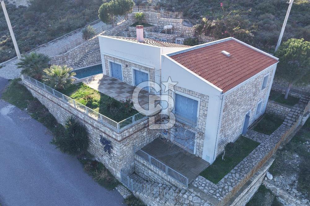 KARABURUN'DA MÜSTAKİL HAVUZLU FULL DENİZ MANZARALI 4+2 TAŞ VİLLA