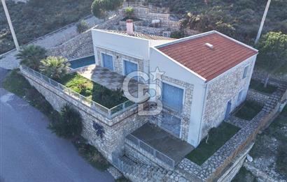 KARABURUN'DA MÜSTAKİL HAVUZLU FULL DENİZ MANZARALI 4+2 TAŞ VİLLA