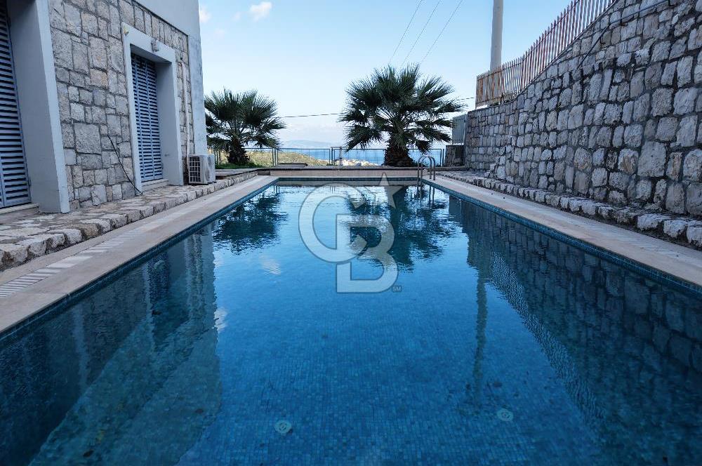 KARABURUN'DA MÜSTAKİL HAVUZLU FULL DENİZ MANZARALI 4+2 TAŞ VİLLA