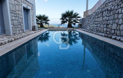 KARABURUN'DA MÜSTAKİL HAVUZLU FULL DENİZ MANZARALI 4+2 TAŞ VİLLA