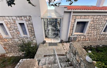 KARABURUN'DA MÜSTAKİL HAVUZLU FULL DENİZ MANZARALI 4+2 TAŞ VİLLA
