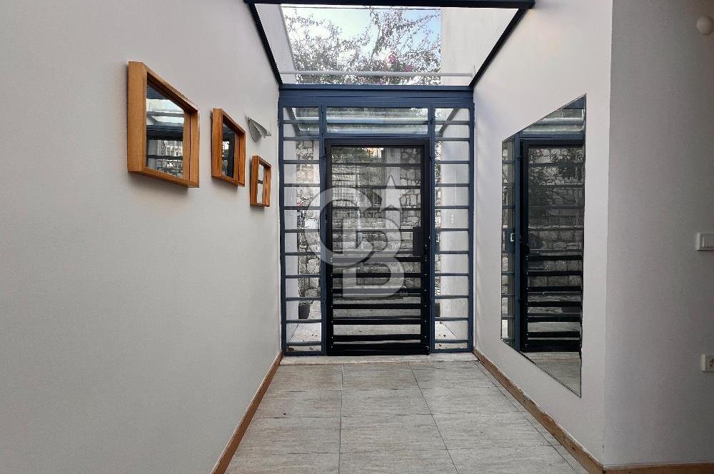 KARABURUN'DA MÜSTAKİL HAVUZLU FULL DENİZ MANZARALI 4+2 TAŞ VİLLA