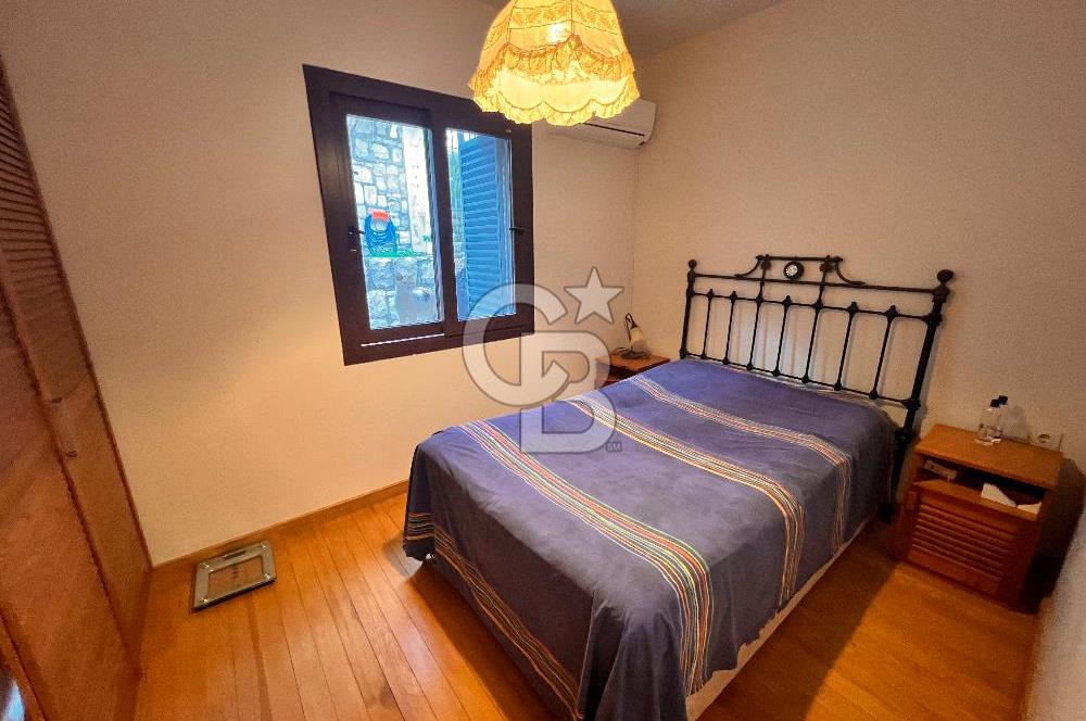 KARABURUN'DA MÜSTAKİL HAVUZLU FULL DENİZ MANZARALI 4+2 TAŞ VİLLA