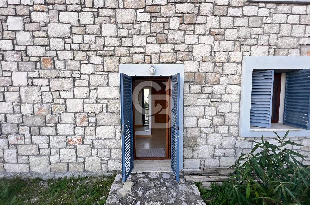 KARABURUN'DA MÜSTAKİL HAVUZLU FULL DENİZ MANZARALI 4+2 TAŞ VİLLA