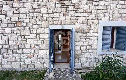 KARABURUN'DA MÜSTAKİL HAVUZLU FULL DENİZ MANZARALI 4+2 TAŞ VİLLA