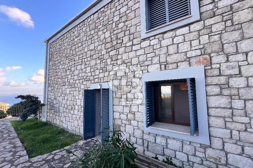 KARABURUN'DA MÜSTAKİL HAVUZLU FULL DENİZ MANZARALI 4+2 TAŞ VİLLA