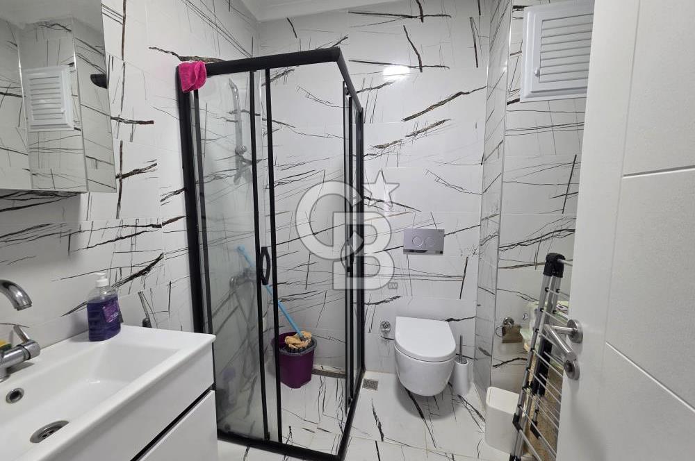 AYVALIK ALTINOVADA DENİZ MANZARALI HAVUZLU SİTEDE 1+1 EŞYALI