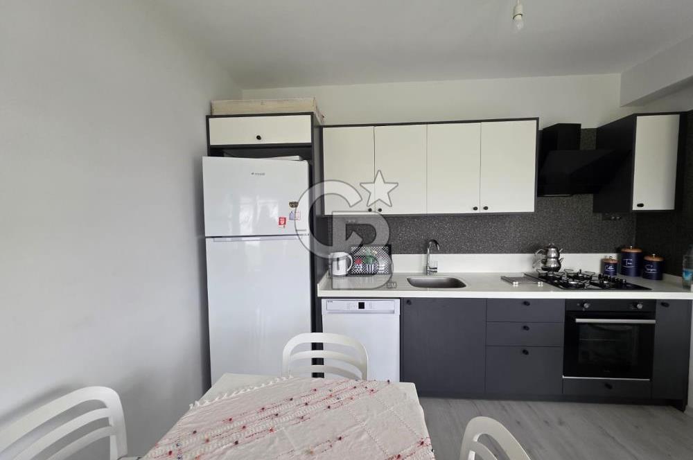 AYVALIK ALTINOVADA DENİZ MANZARALI HAVUZLU SİTEDE 1+1 EŞYALI