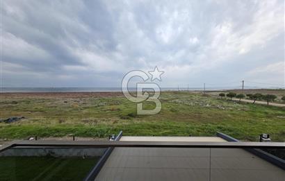 AYVALIK ALTINOVADA DENİZ MANZARALI HAVUZLU SİTEDE 1+1 EŞYALI