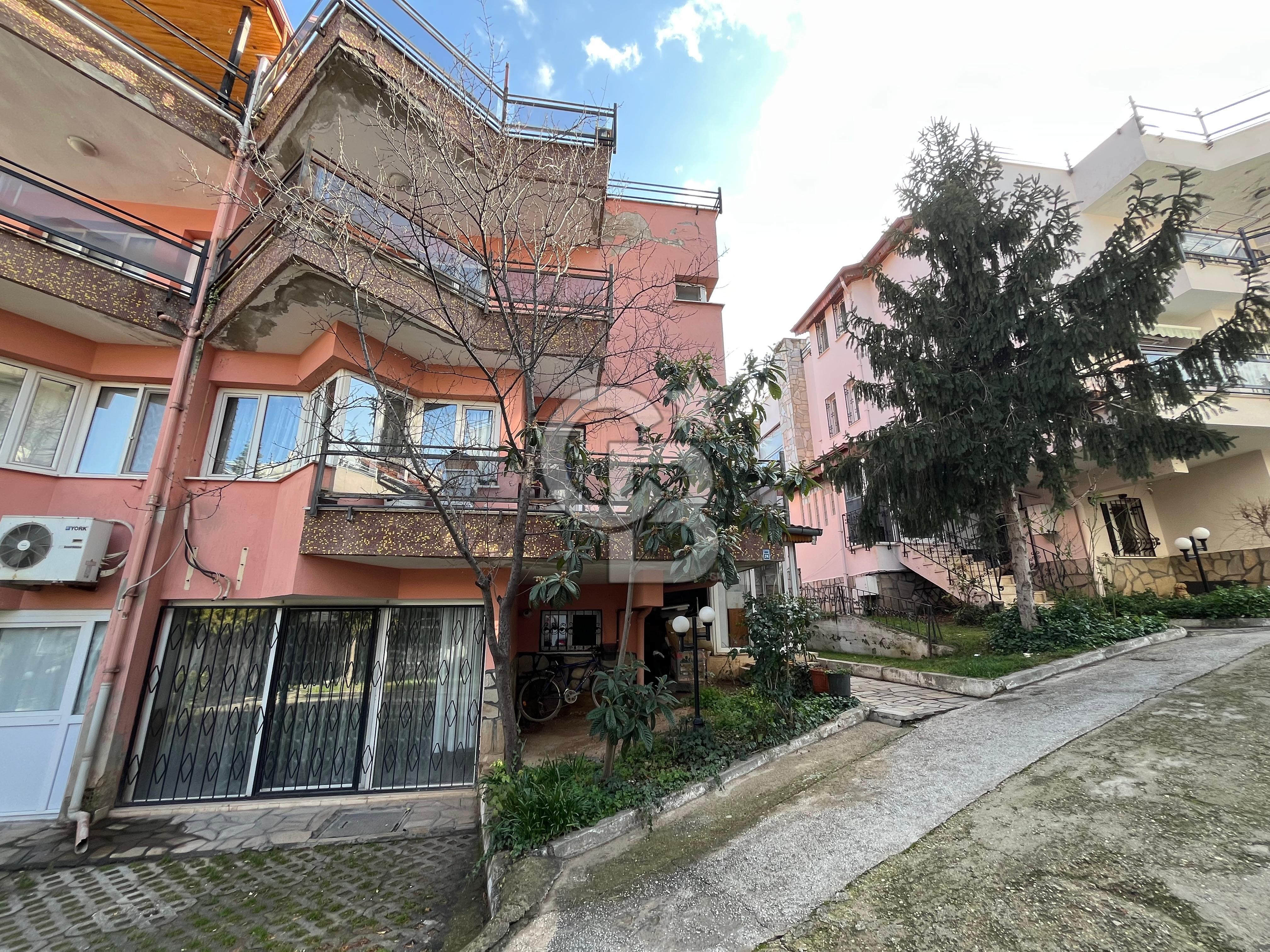 Yenişehir Mah. Yürüyüş Yolu Üstü Satılık 7+3 Villa 