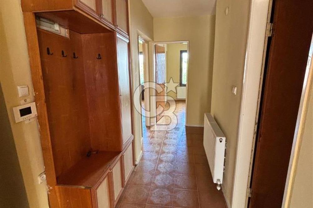 Torbalı Mithat Paşa Caddesi’nde Merkezi Konumda Satılık Geniş 3+1 Daire