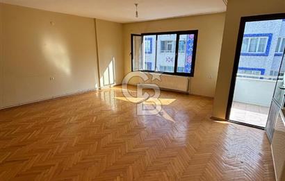 Torbalı Mithat Paşa Caddesi’nde Merkezi Konumda Satılık Geniş 3+1 Daire