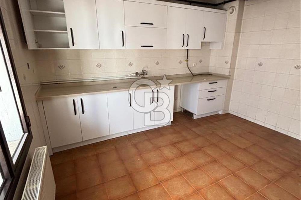 Torbalı Mithat Paşa Caddesi’nde Merkezi Konumda Satılık Geniş 3+1 Daire